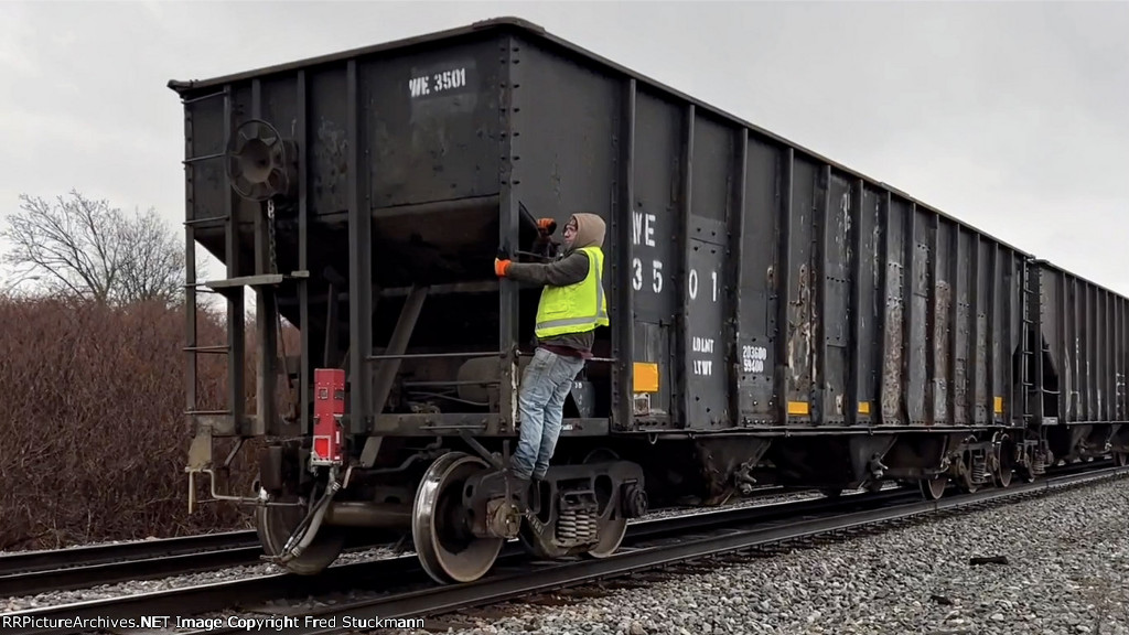 WE 3501 and the conductor head toward Exchange St.